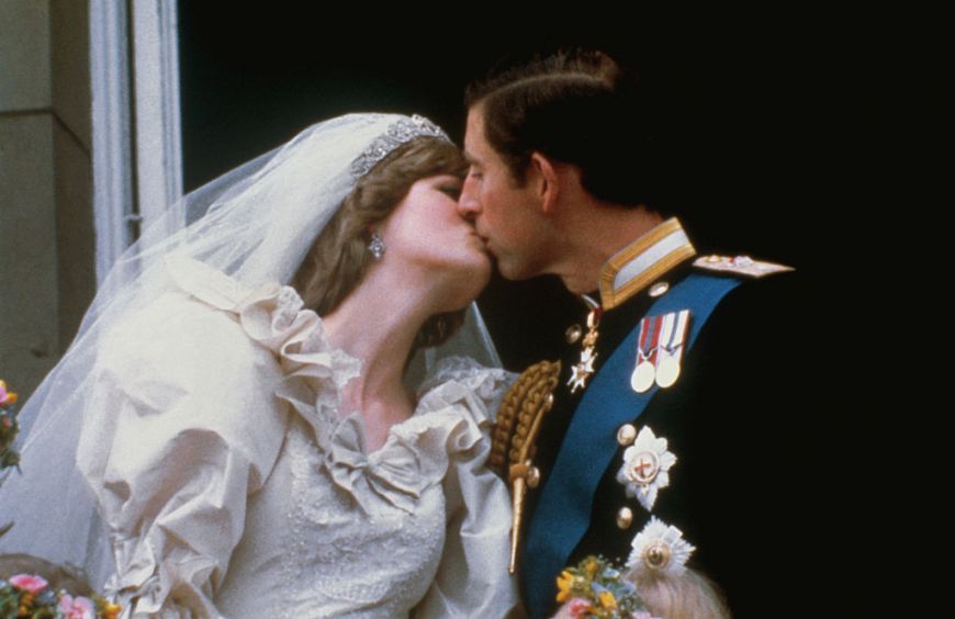 
	Suma uriașă cu care s-a vândut o felie din tortul de la nunta Prințesei Diana cu Charles 
