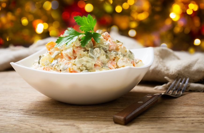 Cât timp rezistă salata rusească în frigider? Nu o mai consuma după această perioadă 