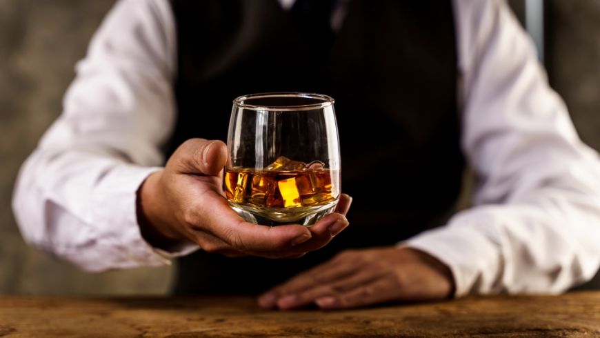 
	Cum se bea corect whisky, potrivit științei! Sigur ai greșit și tu 
