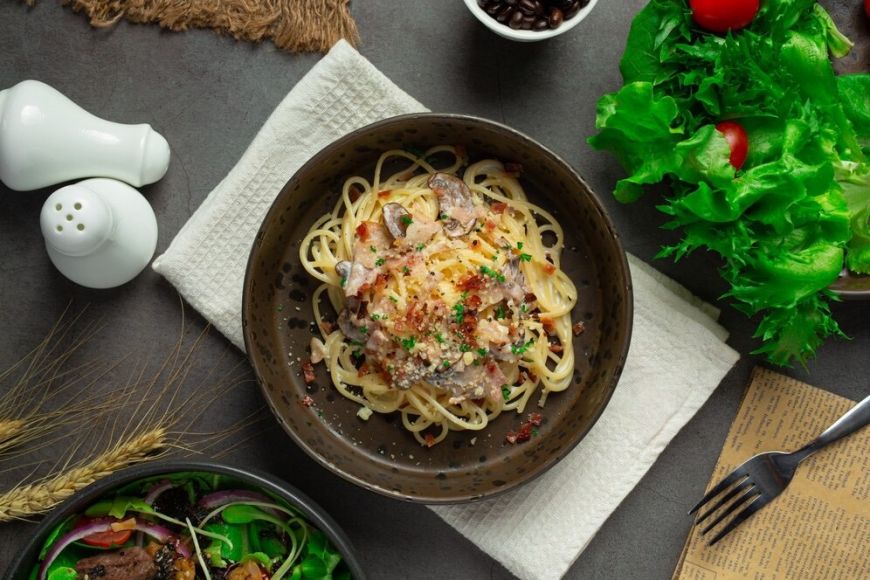 (P) Noodles cu pui și legume - o rețetă cu aromă asiatică