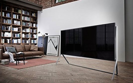 4. Samsung 105-inch UN105S9B, primul si cel mai mare SUHD TV ce poate fi indoit.