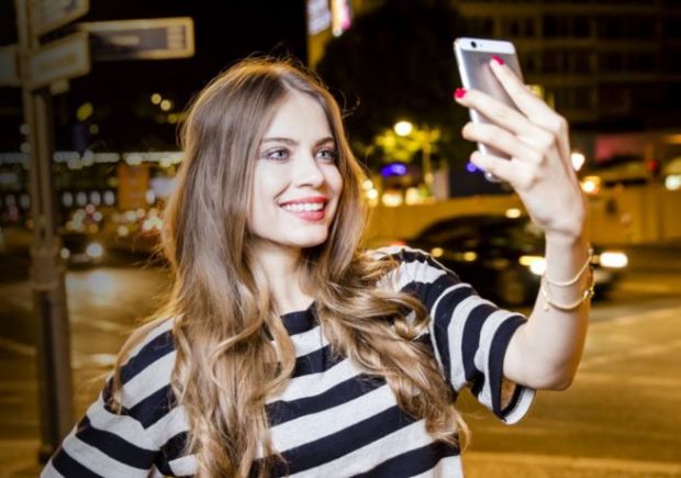 P Iti Alegi Smartphone ul In Functie De Cum Face Selfie uri Iata p-iti-alegi-smartphone-ul-in-functie-de-cum-face-selfie-uri-iata