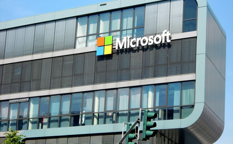 Microsoft vrea sa lanseze o tableta pliabila! Andromeda va indeplini si functiile unui telefon