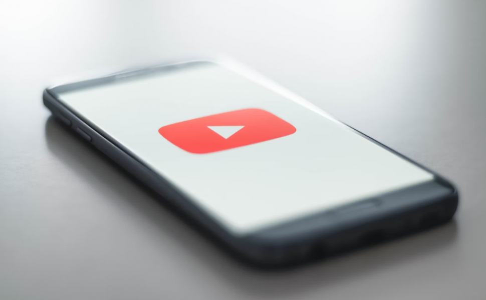 YouTube va renunța începând de luna viitoare la una dintre funcțiile sale principale