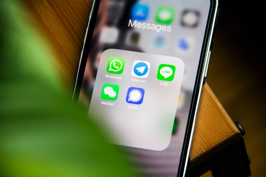 WhatsApp ar putea include în curând o nouă funcție extrem de utilă pentru a-i putea ajuta pe alții de la distanță