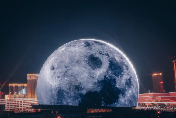 O sferă uriașă, cu unul dintre cele mai mare ecrane LED din lume, aprinsă în Las Vegas. VIDEO