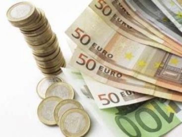 21 decembrie: Piata valutara, amortita : cursul se mentine aproape de 4,21 lei/euro