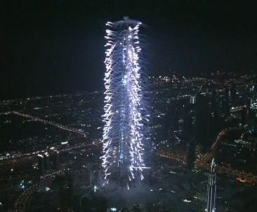 Cea mai inalta cladire din lume, inaugurata in Dubai! Imagini spectaculoase