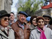 Pensionarii pe caz de boala verificati. Cine primeste pensie abuziv da banii inapoi !