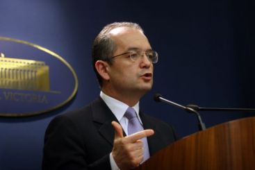 Boc vrea comandament anti-criza!