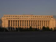 Posturile din sistemul bugetar sunt blocate, iar in institutiile publice din tara se fac angajari la greu