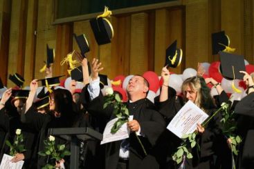 Absolventii de facultate accepta si salarii de 200 de euro!