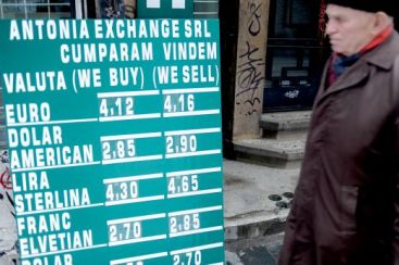 1 februarie: Cursul se indreapta spre 4 lei pentru un euro! Va cobori sub acest nivel? Voteaza aici!