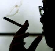Fumatorii au adus cinci miliarde de lei la buget, anul trecut