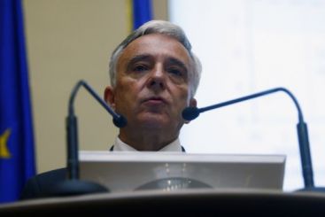 Isarescu: Creditarea se va relua treptat, dar nu incurajam imprumuturile in valuta!