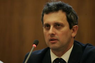 Romanii sunt prea saraci pentru a se mai imprumuta la banci