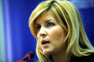 Guvernul a fost de acord cu programul lui Udrea 10 case pentru specialisti ! - UPDATE