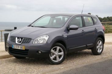 Virusul rechemarilor in service infecteaza si marca Nissan
