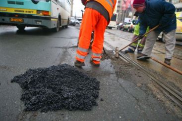 A inceput marea asfaltare in Bucuresti! Urmareste aici plombarea strazilor!