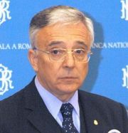 Cetateanul Isarescu, deghizat precum Cuza, umilit de functionara de la ghiseu