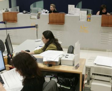 Romanii, in pericol sa ramana cu banii blocati chiar inainte de Paste! VIDEO!
