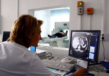 VIDEO: Aparatura de sute de mii de euro zace nefolosita in spitale. N-avem specialisti care s-o foloseasca!