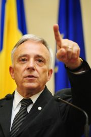 Isarescu: Daca nu avem rabdare sa lasam economia sa-si revina, hai sa majoram impozitele!