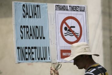 Lucrarile la Strandul Tineretului, sistate! O zona protejata, defrisata ilegal!