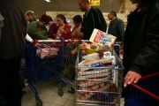 Parlamentarii vor sa inchida supermarketurile duminica. Cum comentati?
