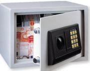 In loc sa caute clienti pentru credite, bancherii depun banii la BNR. Cum comentati?