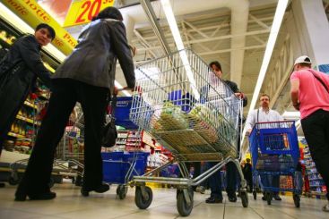 VIDEO: Deputatii vor sa ne inchida hipermarketurile duminica! Cum comentati?