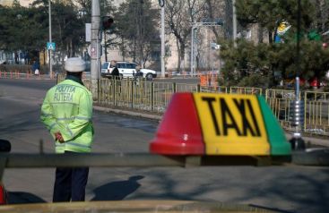 VIDEO: Strainii blocati in Romania, jecmaniti la drumul mare! Taximetristii si hotelierii au facut profituri uriase