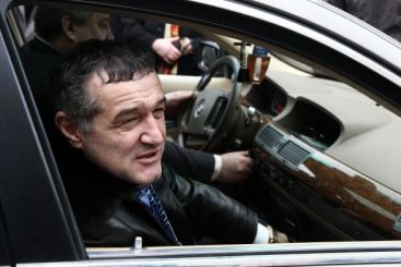 Gigi Becali isi cauta pentru ultima data valiza cu 1,7 milioane de euro luata de DNA