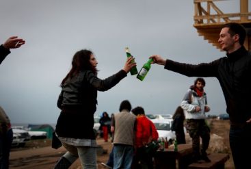 Start la distractie la mare! Tinerii petrecareti au luat cu asalt Vama Veche!