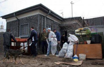 Romanii isi vand lucrurile din casa pentru a plati ratele la banca! VIDEO