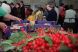 VIDEO: Vanzatorii din piata ne mint in fata: au pe tarabe fructe straine si spun ca-s romanesti