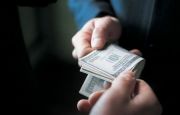 Piata achizitiilor publice - contracte cu dedicatie si o factura umflata cu cel putin 20%