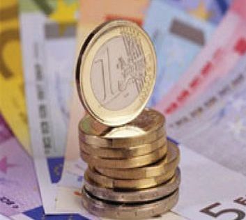 Leul, izbit in plin de tensiunile din Grecia si de vestea majorarii taxelor