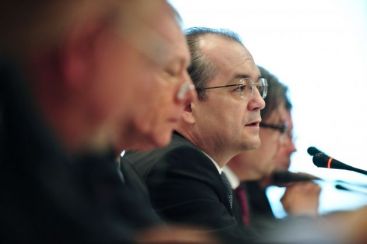Cursa contra cronometru: Guvernul are 24 de zile sa aplice masurile anuntate de Basescu