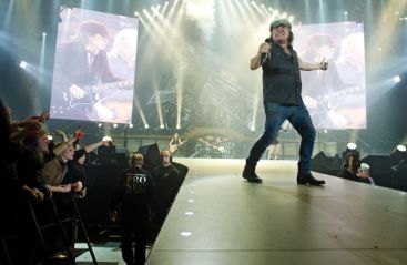 VIDEO: MEGA-concert! AC/CD a electrizat duminica seara Bucurestiul!