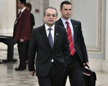 Ce face Boc cu banii nostri? Sala de sport in satul natal!