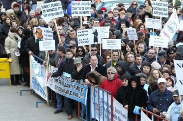 A treia zi de proteste! Sindicalistii au luat cu asalt Presedintia si Guvernul