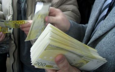 VIDEO: Treci granita cu 10.000 euro in buzunar si nu-i declari? Vei face inchisoare cel putin 2 ani!