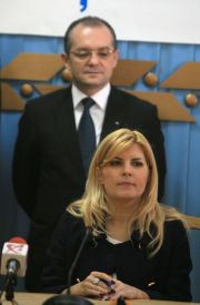 Udrea vrea ca membrii de partid sa aleaga intre afaceri si pozitia publica