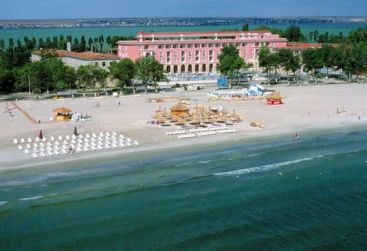 Primii turisti bulgari la Mamaia: E mai bine ca la noi, pacat ca nu prea ai ce face, au spus in cor