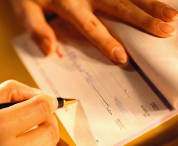 VIDEO: Grecia face controale la sange. A venit nota de plata pentru 20 de ani de risipa