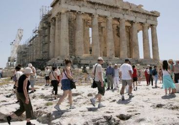 VIDEO: Au plecat din tara ca sa traiasca mai bine. Acum o duc si mai rau...in Grecia!