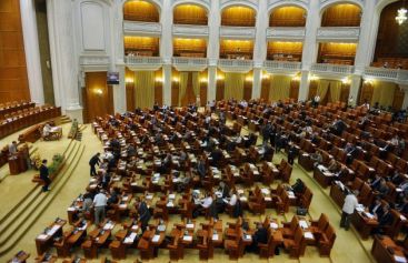 Scandal pe toata linia in Parlament! Alesii s-au imbrancit si s-au injurat! VIDEO!