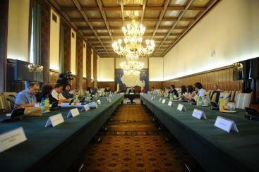 Motiunea a picat! Dupa salarii si pensii, se taie ministri! VIDEO!