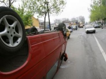 Firmele de asigurari nu mai dau banii pentru reparatii, sustin soferii! VIDEO!